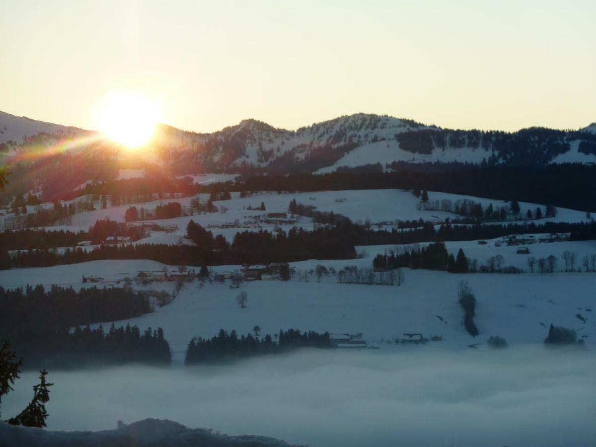Schoenblick Hotel Garni Ferienwohnungen Линденберг-им-Алгой Екстериор снимка